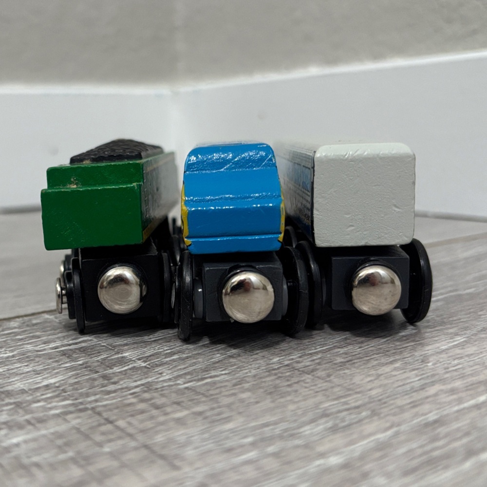 Set of Wooden Magnet Trains - Picture 6 of 8